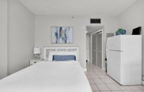 Cozy Bayfront Condo